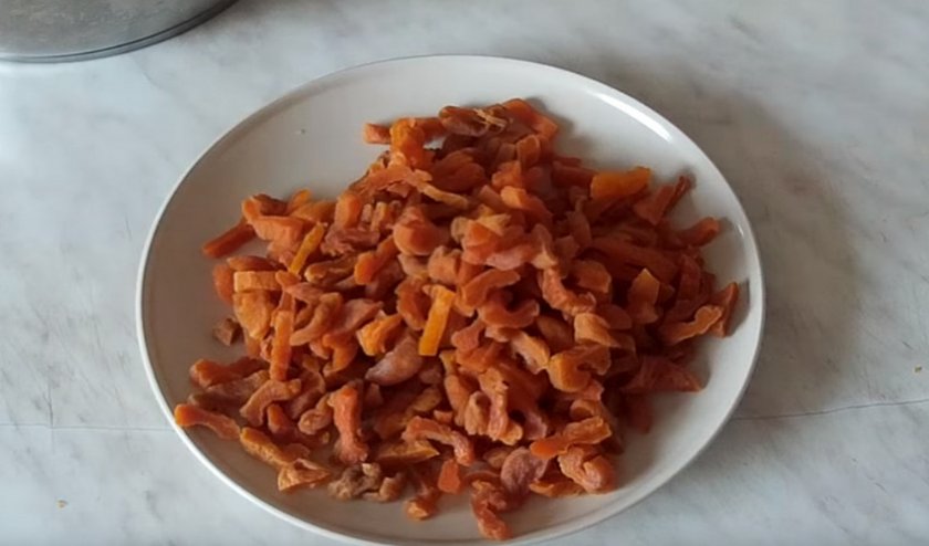 Нарезаем курагу Нарезаем курагу