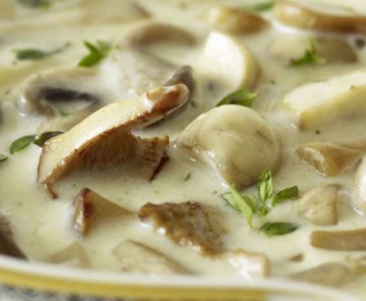 Рецепт смачного грибного соусу з печериць зі сметаною