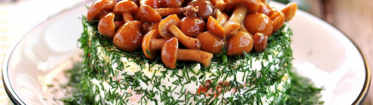 Як приготувати салат "Лісова галявина" з опеньками