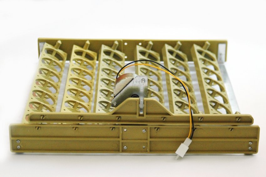 Механізм автоматичного перевертання яєць Механізм автоматичного перевертання яєць