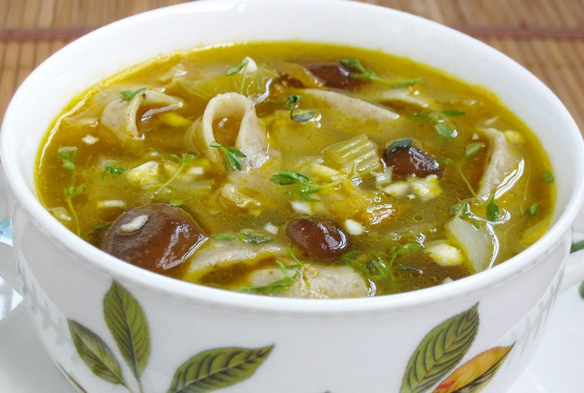 Суп-локшина з білими грибами Суп-локшина з білими грибами