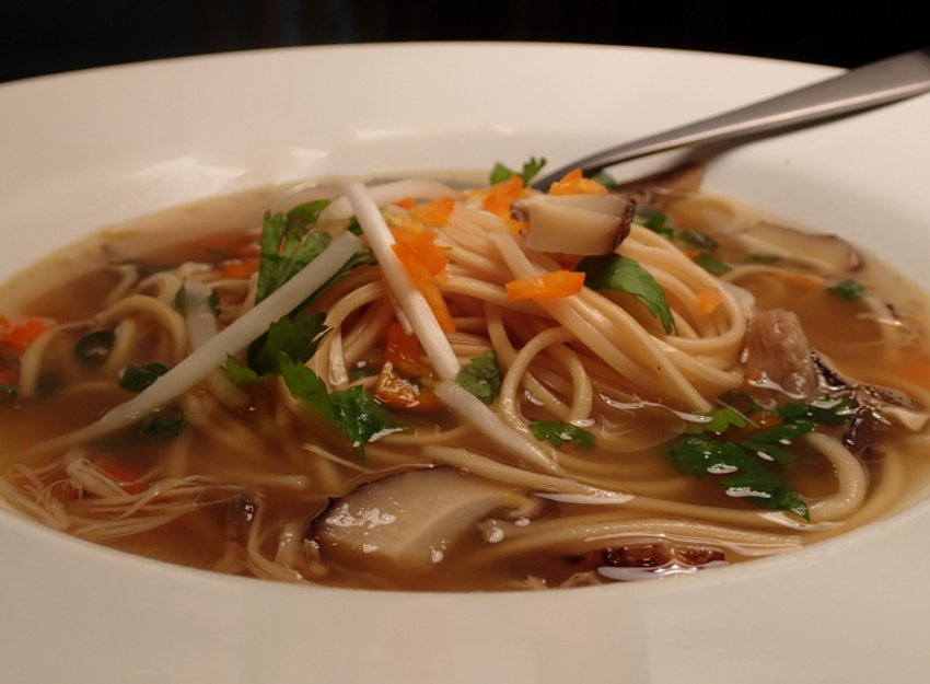 Суп-локшина з білими грибами Суп-локшина з білими грибами