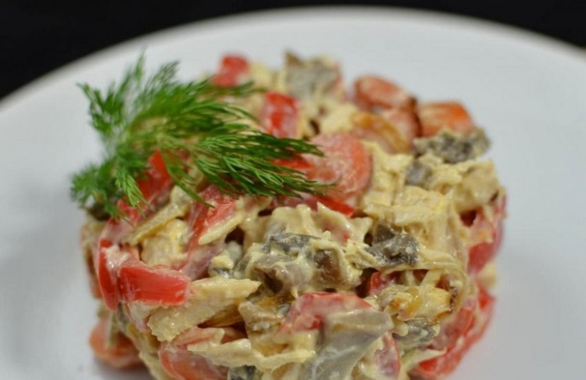 З томатами та болгарським перцем З томатами та болгарським перцем