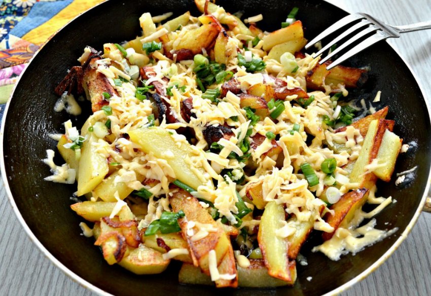 Смажена картопля з сиром Смажена картопля з сиром