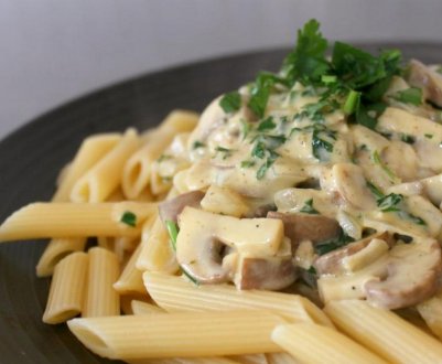 Рецепт смачної пасти з печерицями у вершковому соусі