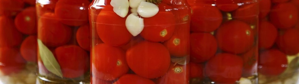 Як замаринувати помідори на зиму в банках