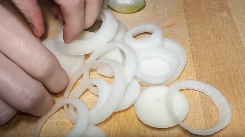 Нарізання цибулі Нарізання цибулі