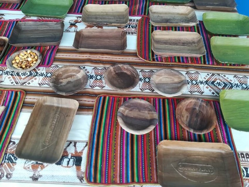 Безвідходне виробництво: в Перу навчилися робити тарілки з бананового листя