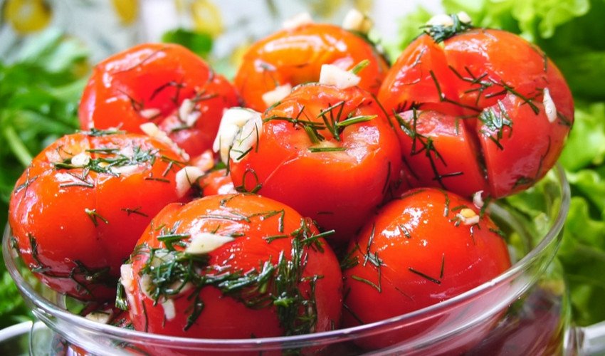 Малосольні помідори