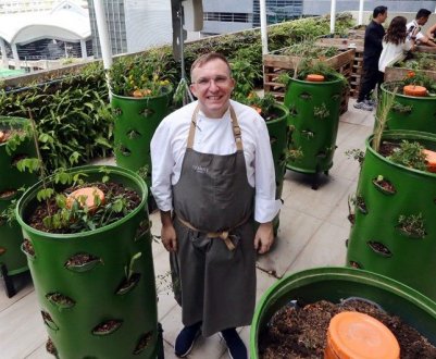 Шеф-кухар влаштував вертикальну ферму в центрі міста на Філіппінах