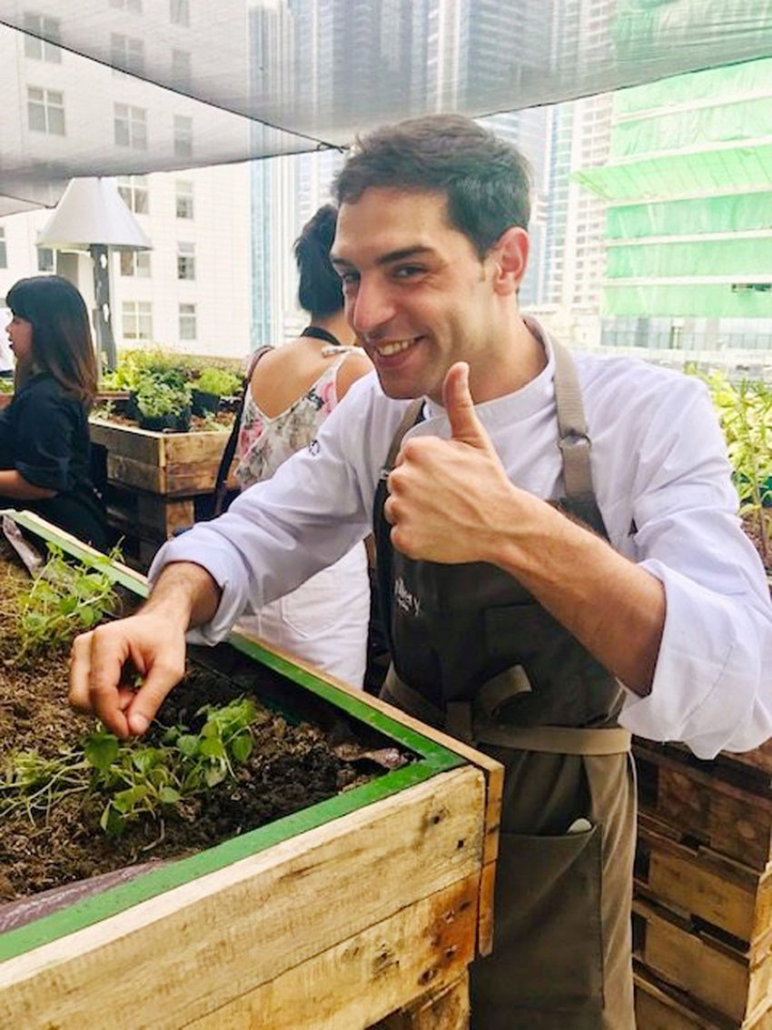 Шеф-кухар влаштував вертикальну ферму в центрі міста на Філіппінах