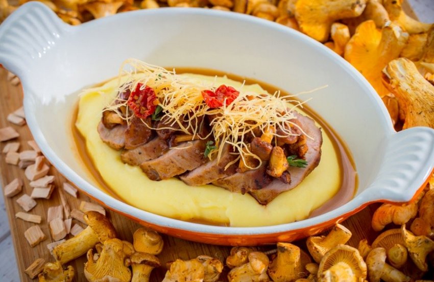 Свинина з лисичками Свинина з лисичками