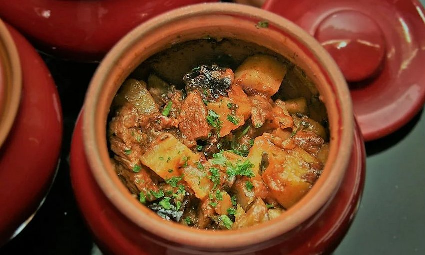 Свинина в горщику Свинина в горщику