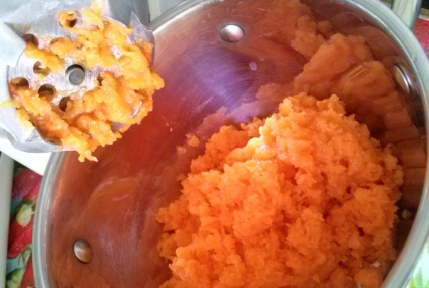 Гарбузовий сік через м'ясорубку Гарбузовий сік через м'ясорубку