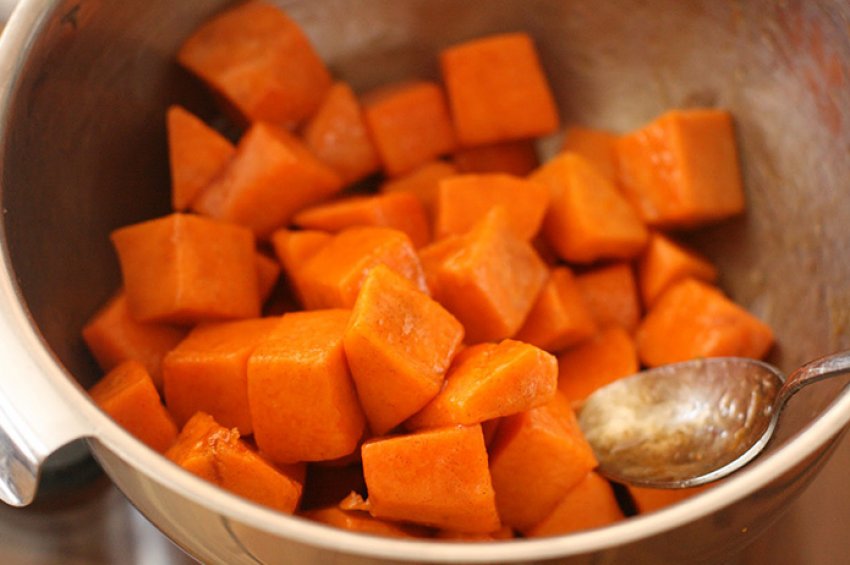 Приготування соку в соковарці Приготування соку в соковарці