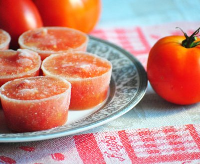 Як правильно заморозити помідори на зиму і як їх можна використовувати в подальшому