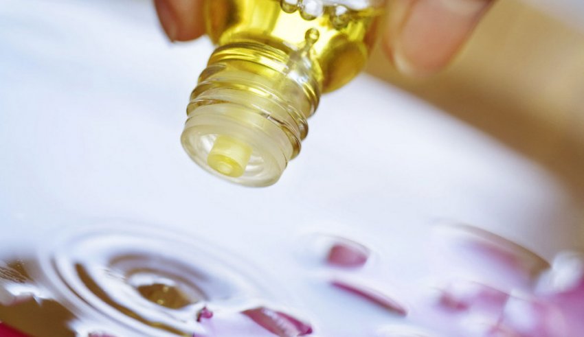 Ефір олії можжевелівника в ванну