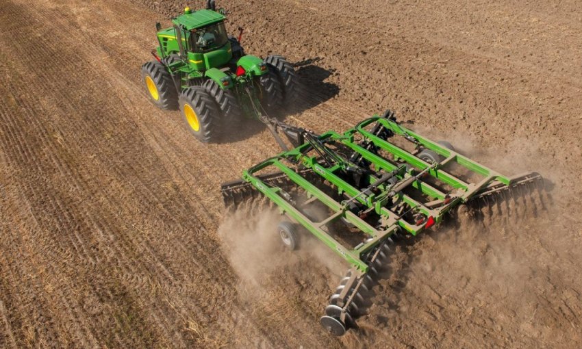 Фермери з Хмельницької області переходять на мінімальну обробку ґрунту