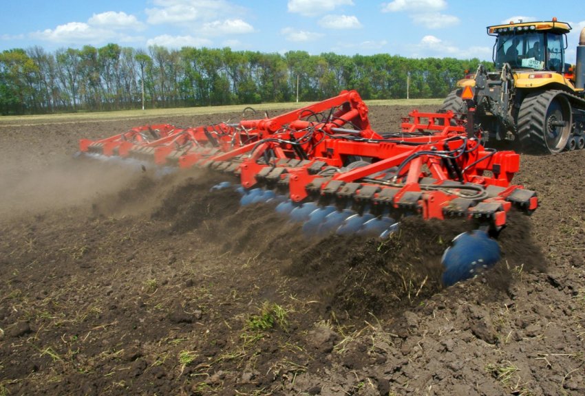 Фермери з Хмельницької області переходять на мінімальну обробку ґрунту
