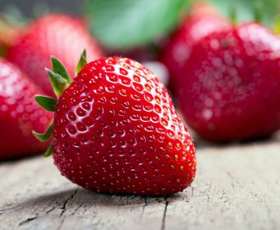 На фермах Іспанії немає хто б собірати полуницю