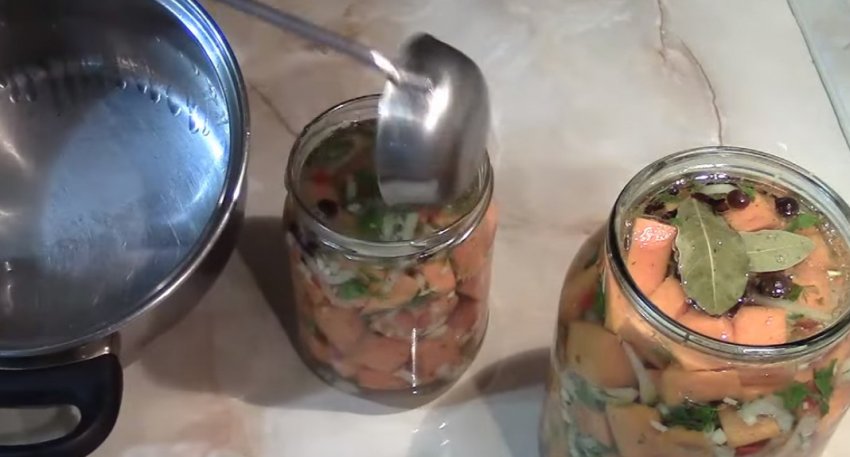 Маринованная тыква быстрый рецепт. 14370.pga8mo.850. Маринованная тыква быстрый рецепт фото. Маринованная тыква быстрый рецепт-14370.pga8mo.850. картинка Маринованная тыква быстрый рецепт. картинка 14370.pga8mo.850. Маринованная тыква – закуска, весьма популярная у эстонцев и совершенно незаслуженно обделенная вниманием других народов. Уже после первой пробы блюдо навсегда занимает лидирующие позиции в списке приоритетных домашних заготовок, радуя домочадцев великолепными вкусовыми характеристиками и оригинальностью.