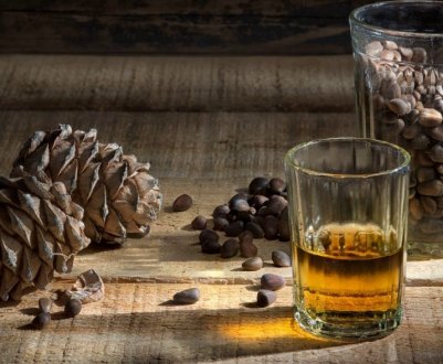 Лікувальні властивості відвару і настойки кедрових шишок