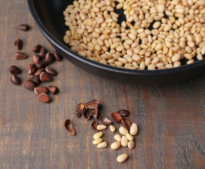 Як правильно почистити кедрові горішки в домашніх умовах