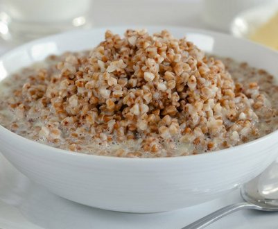 Користь, шкода і калорійність гречки з молоком