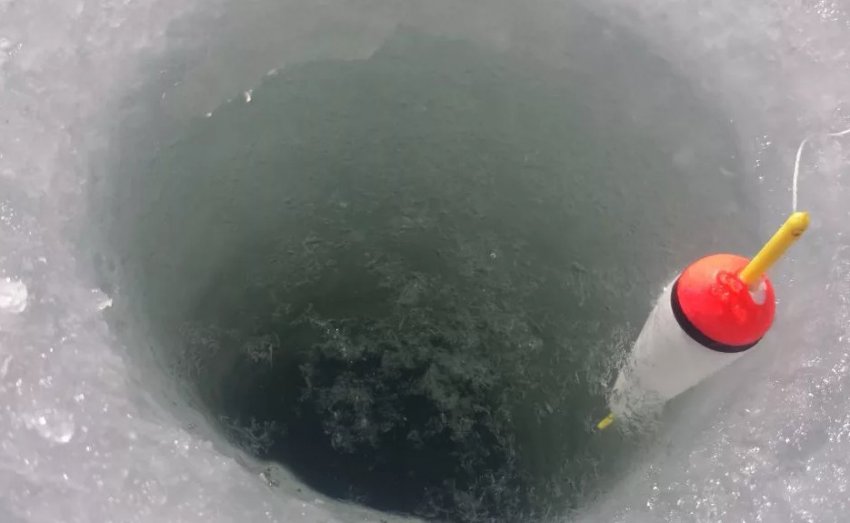 Занурення поплавка взимку