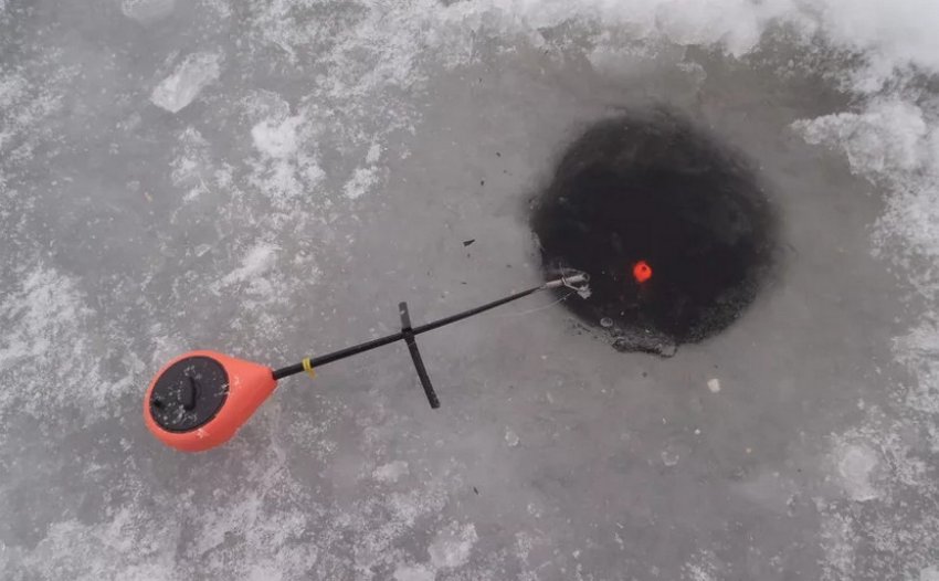 Зимова поплавкова вудка