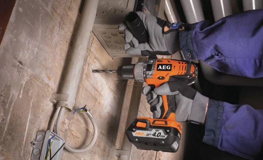 Шуроповерт AEG BSB18CBL Шуроповерт AEG BSB18CBL