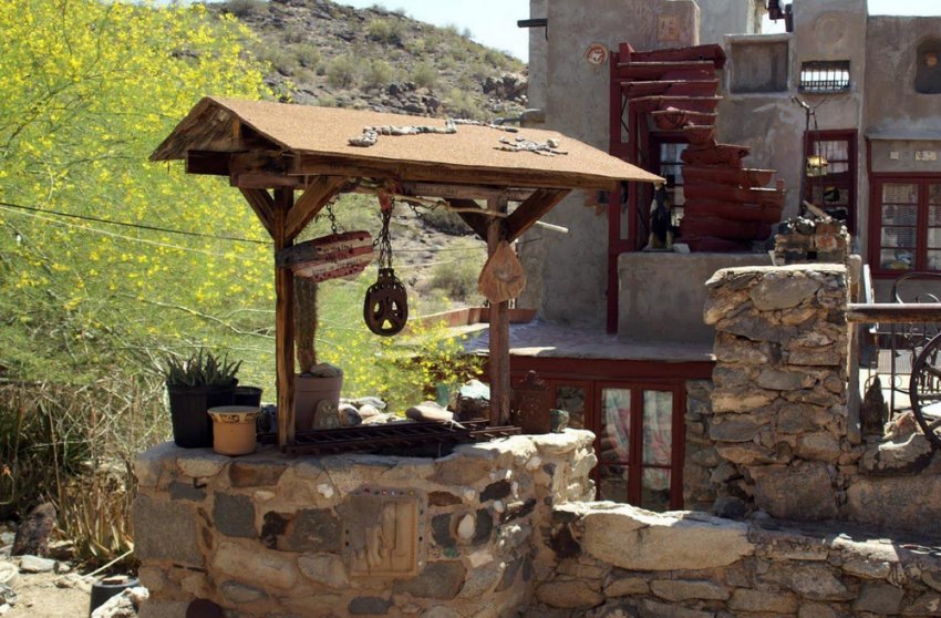 Середньовічний стиль колодця