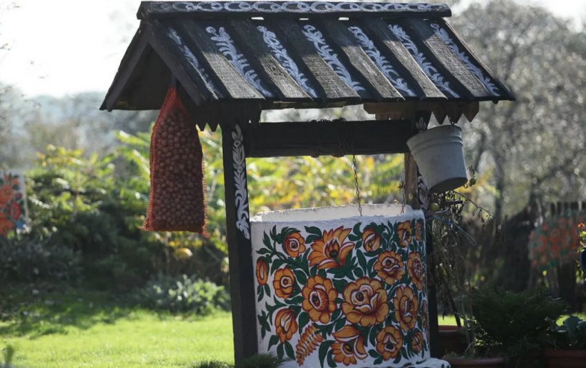 Розмальований колодязь