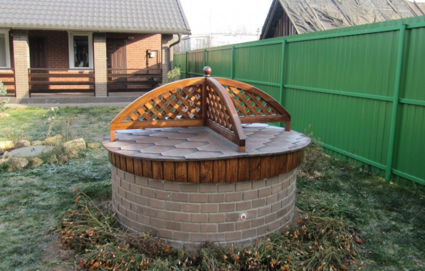 Керамічна плитка на колодязі