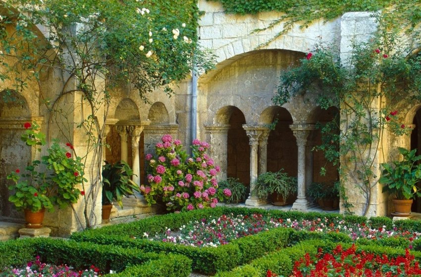 Мавританське подвір'я Мавританське подвір'я