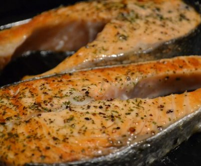 Як приготувати стейк із горбуші на сковороді