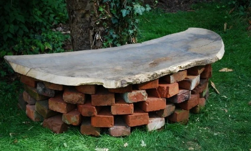 Лавка з цегли