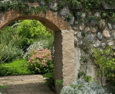 Ландшафтний дизайн вхідної зони приватного будинку