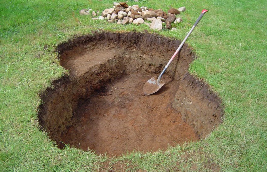 Викопка ями під пруд