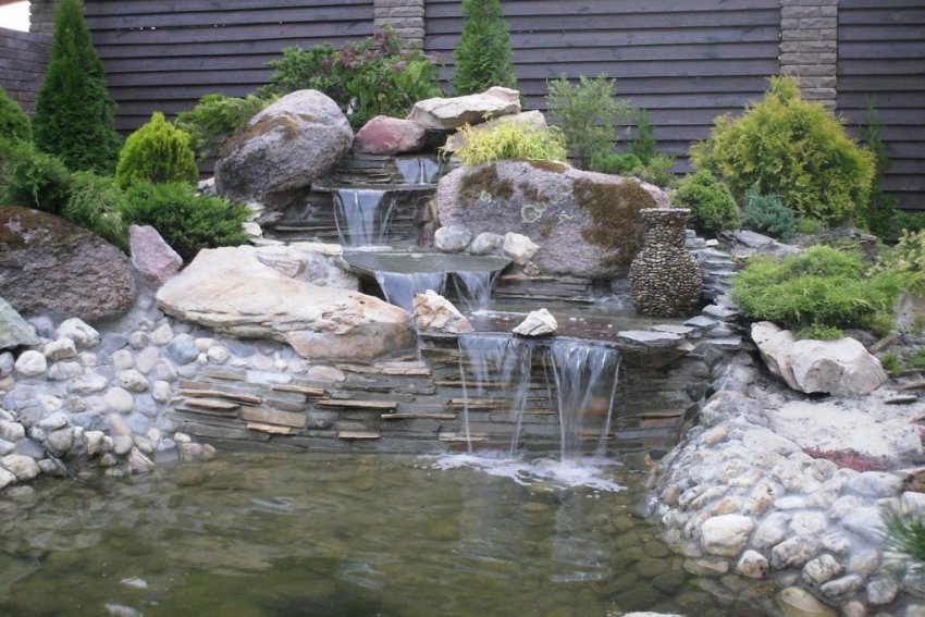 Фонтан каскадного типу