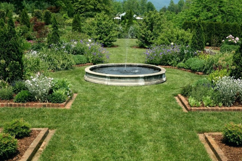 Місце для фонтана на ділянці