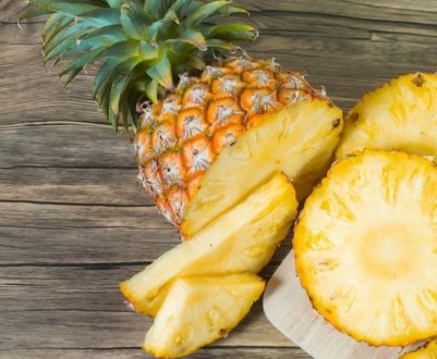 Німецькі студенти виробляють папір з відходів ананаса