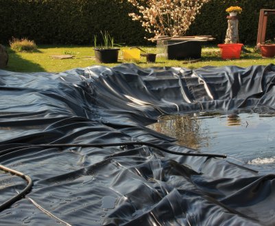 Створення декоративного ставка з поліетиленової плівки