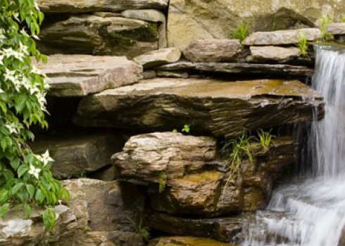 Створення декоративного водоспаду на ділянці