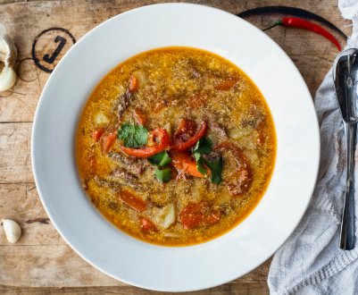 Антипохмільний суп із бичачих хвостів, ідеальний для післясвяткового ранку