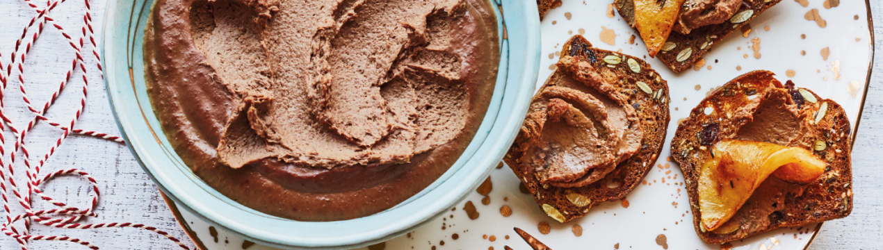 Мус із печінки та вершків для новорічних брускетт