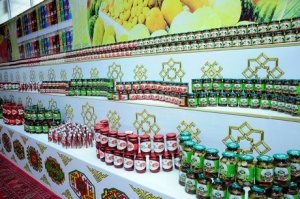 В Туркменістані відкрили теплицю з вирощування елітних томатів