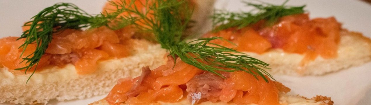 Приготування бутербродів з горбушею: холодні та гарячі, на святковий стіл