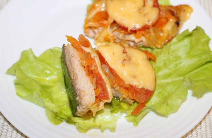 Горбуша запечена з помідорами та сиром Горбуша запечена з помідорами та сиром