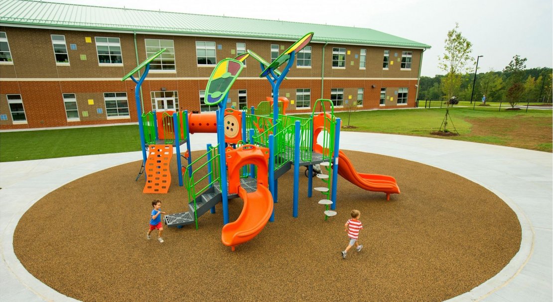 Песок на детской площадке. Бесшовное покрытие "мастерфайбр" 20 мм. Детская площадка покрытие песок. Детская площадка с песчаным покрытием. Детская площадка покрытие песок.